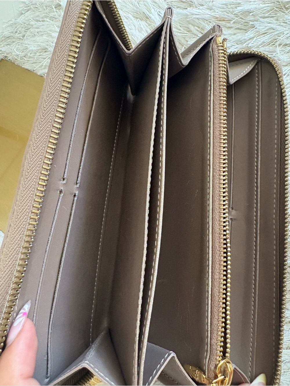 Louis Vuitton Metallic Gold Vernis Monogram Zip Wallet - Picture 8 of 9